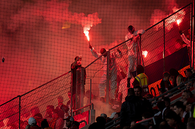 Rozpoznávání obličejů i tvrdší tresty. Jaké změny na fotbale po derby plánují politici