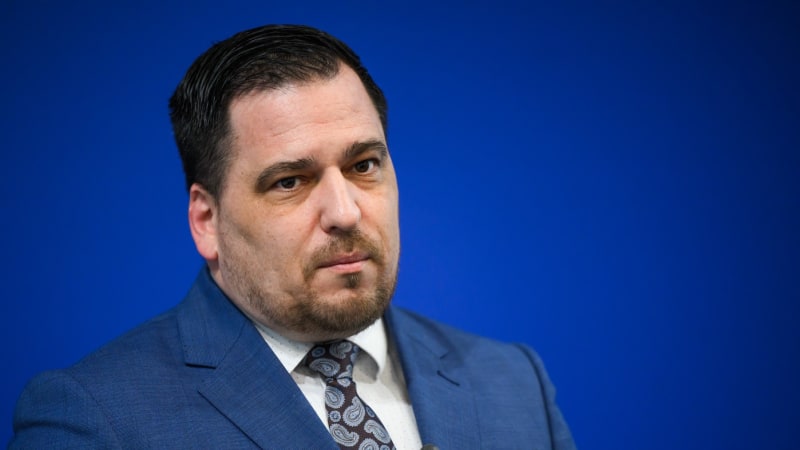 Zdechovský ostře k Davidovi: Výbor EU je důležitý jako kadibudka na Spartě, dekrety už neřešte
