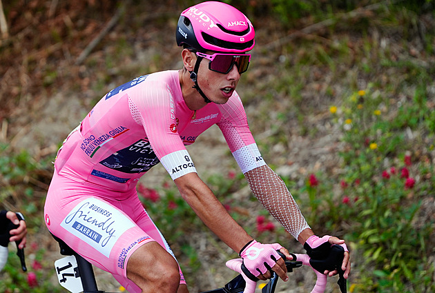 Giro ONLINE: Peloton míří k obávanému Blockhausu. Náskok úniku se tenčí