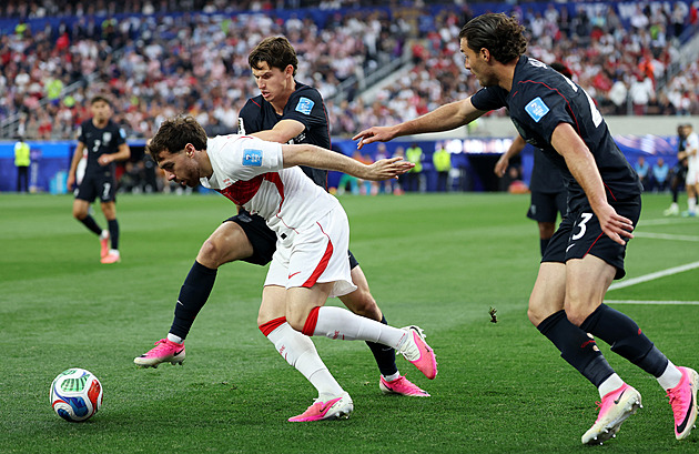 Turecko - USA 3:2, gól těsně před koncem a první prohra, i tak jsou hostitelé první