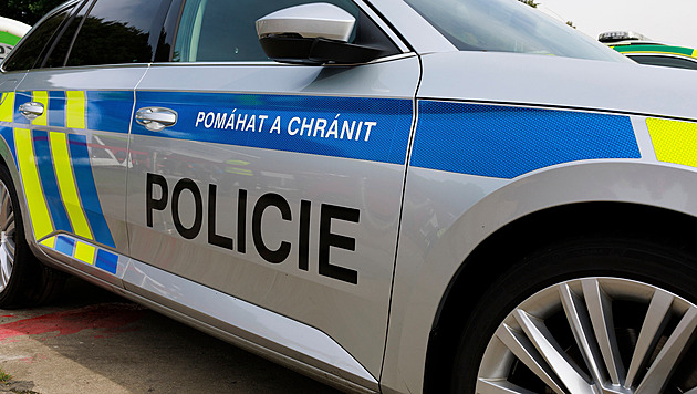 Policie pátrala po třináctileté dívce. Po hádce utekla z tábora na Trutnovsku