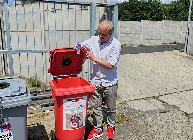 Obec excelující v třídění odpadu přilákala vědce. Vymýšlí, jak recyklovat spreje