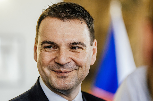 Klimatizace na ministerstvu za 51 milionů. Macinka viní Lipavského, ten se brání